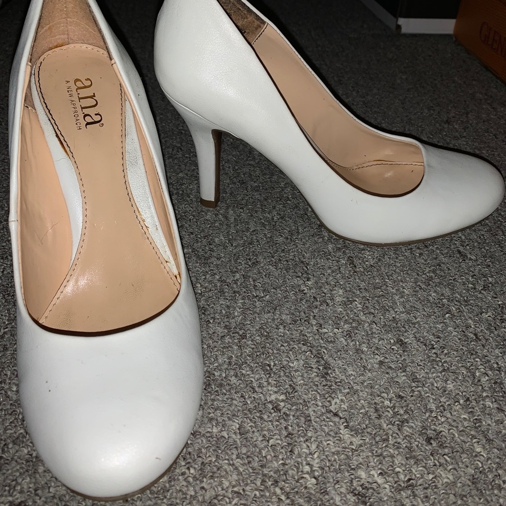 Classic white heel